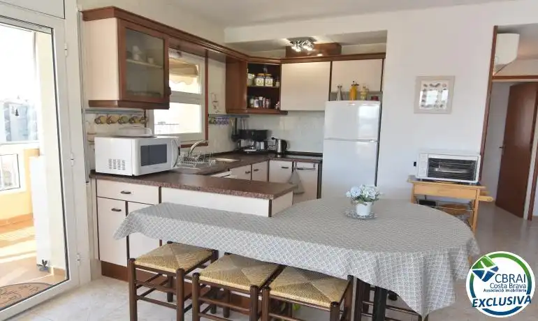 Cuina de Apartament en venda en Roses amb Traster i Moblat