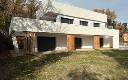 Vista exterior de Casa o xalet en venda en Miraflores de la Sierra amb Calefacció, Jardí privat i Terrassa