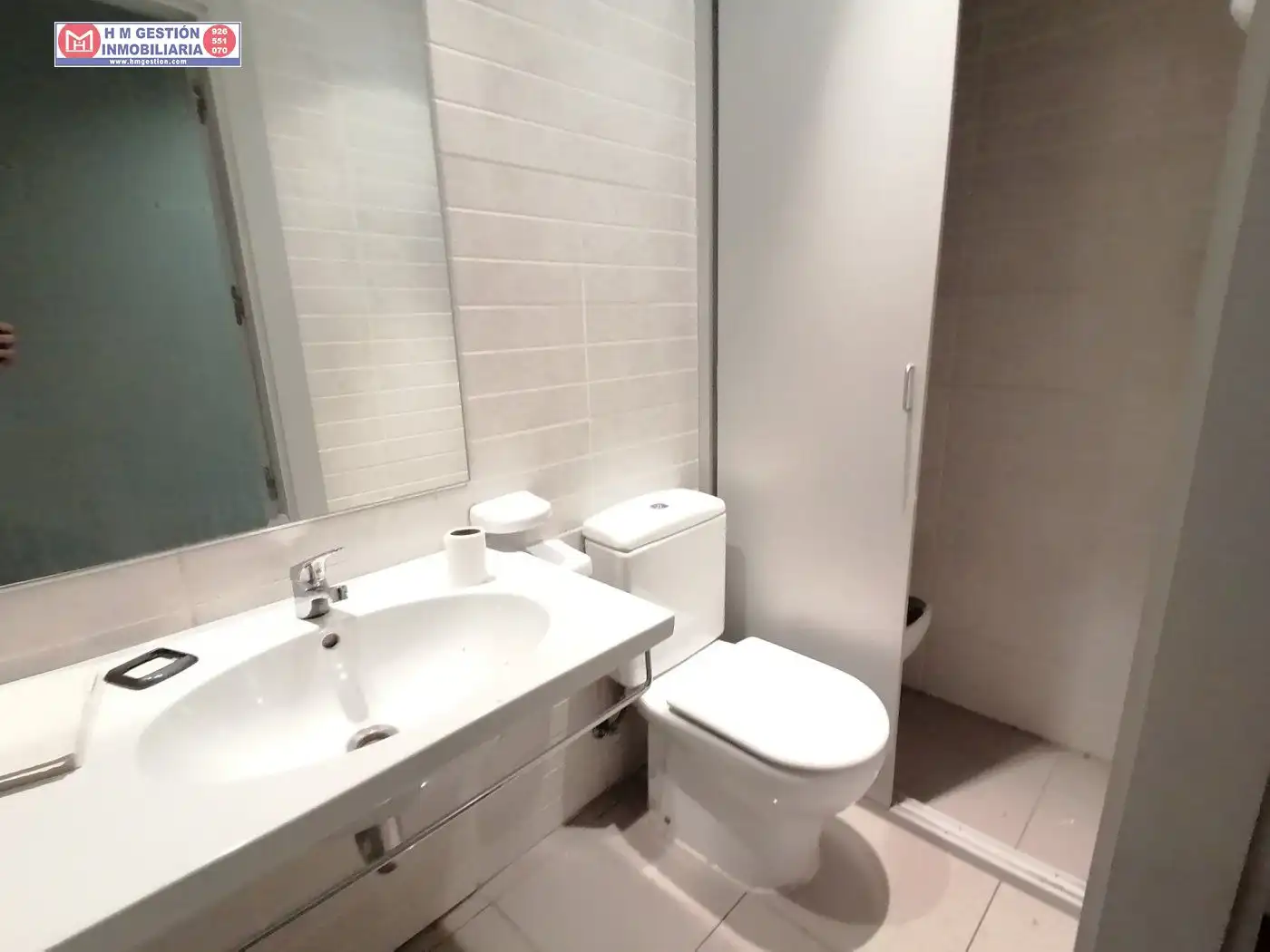 Baño de Local de alquiler en Herencia con Aire acondicionado