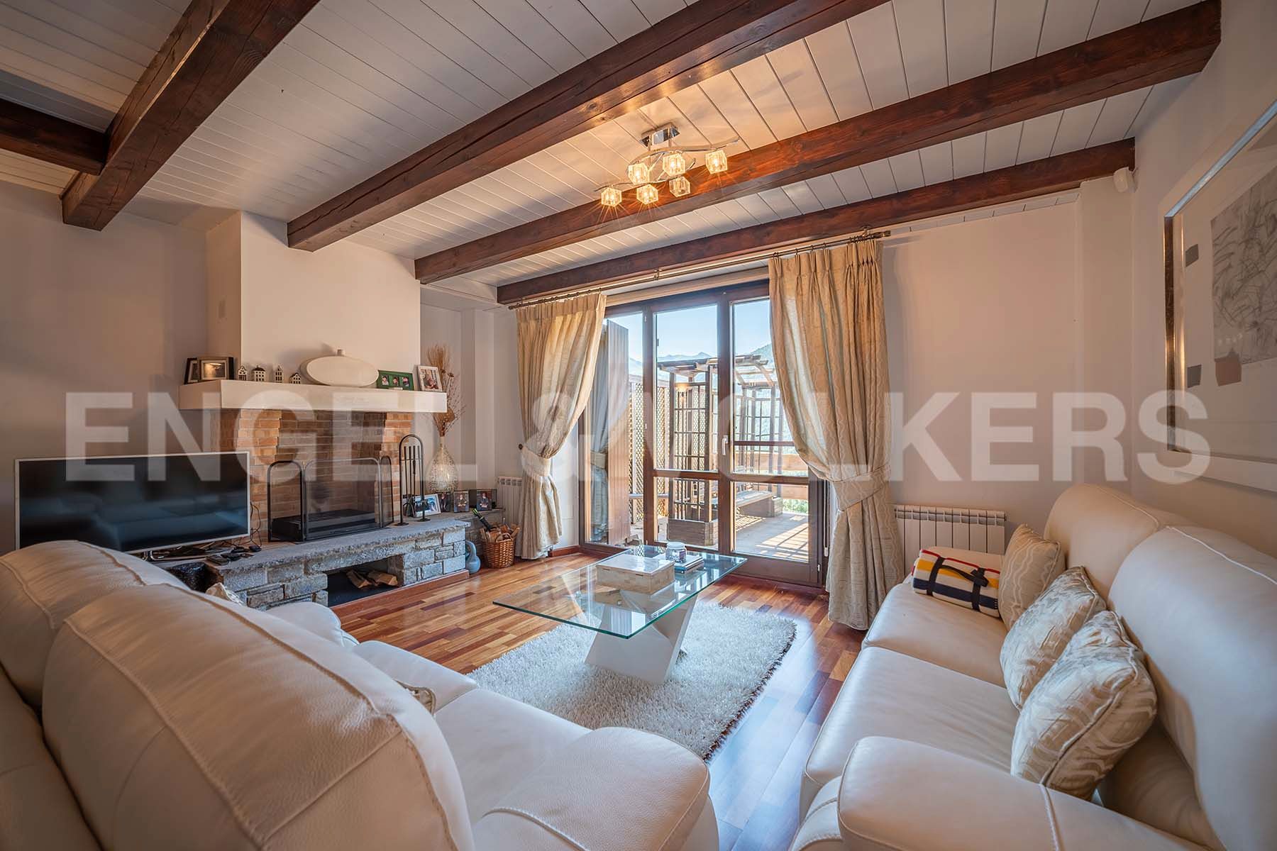 Sala d'estar de Casa adosada en venda en Vielha e Mijaran amb Calefacció, Terrassa i Moblat