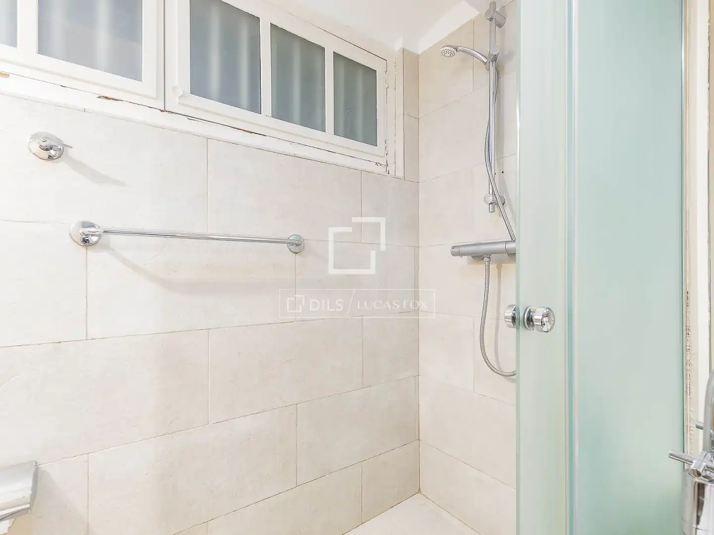 Bathroom of Flat for sale in Barcelona  with Air Conditioner, Terrace and Balcony