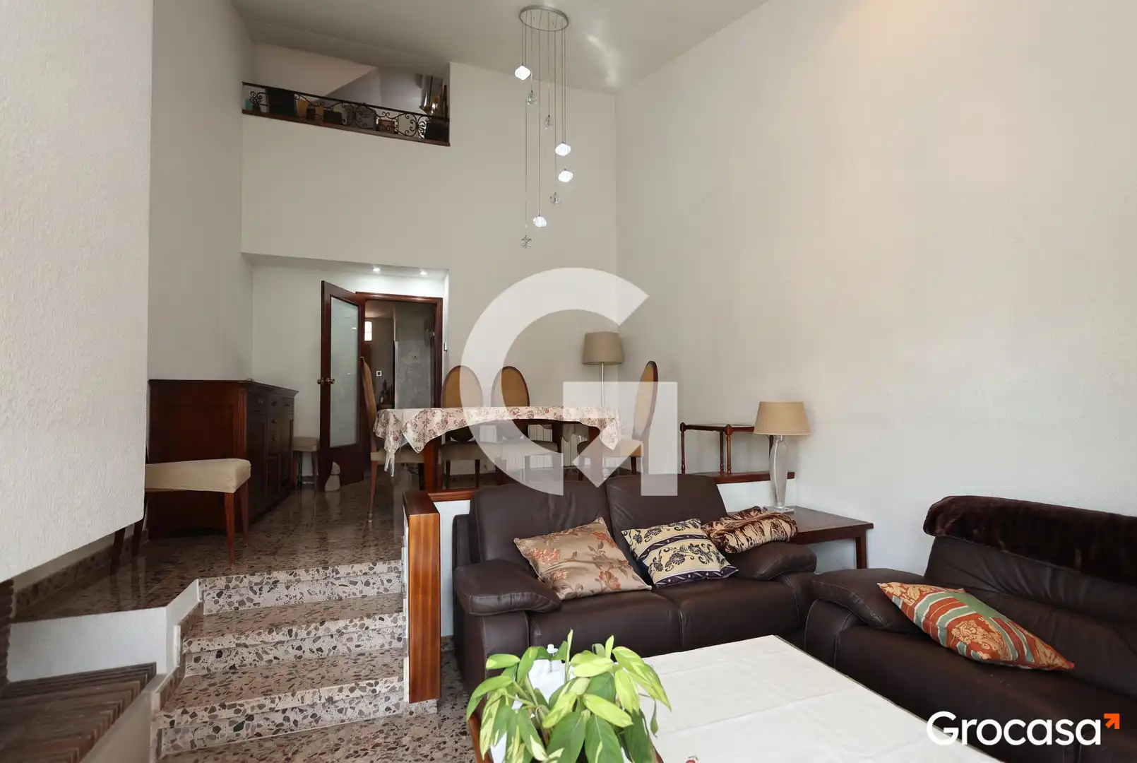 Sala d'estar de Casa adosada en venda en Sant Boi de Llobregat amb Aire condicionat, Calefacció i Jardí privat