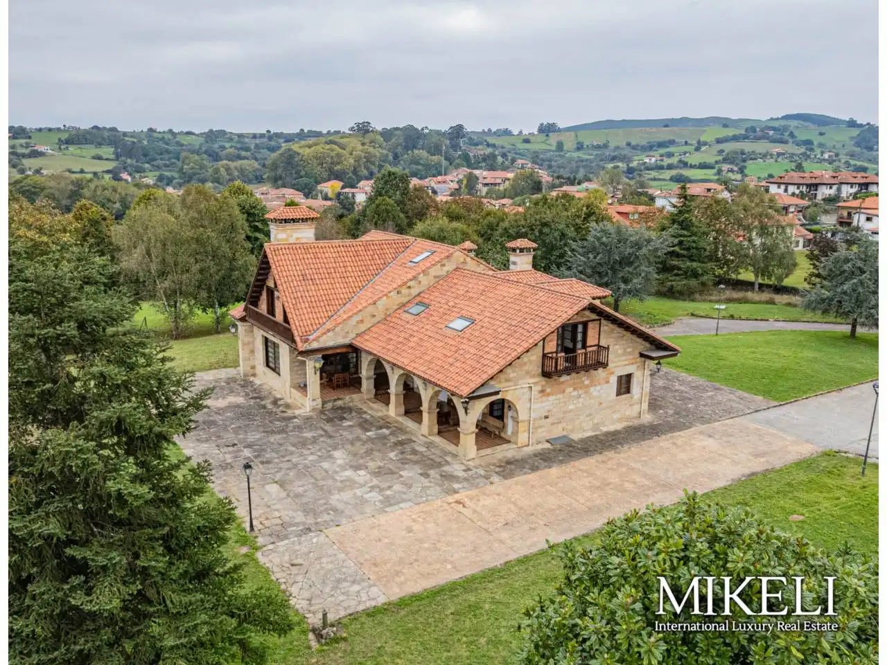 Vista exterior de Casa o chalet en venta en Santillana del Mar con Calefacción, Jardín privado y Parquet