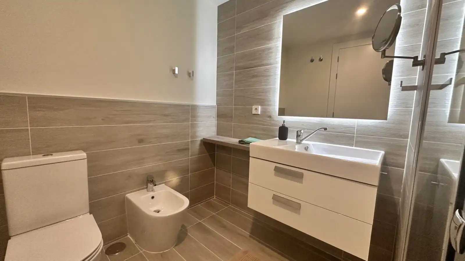 Baño de Piso de alquiler en Estepona con Aire acondicionado, Terraza y Amueblado