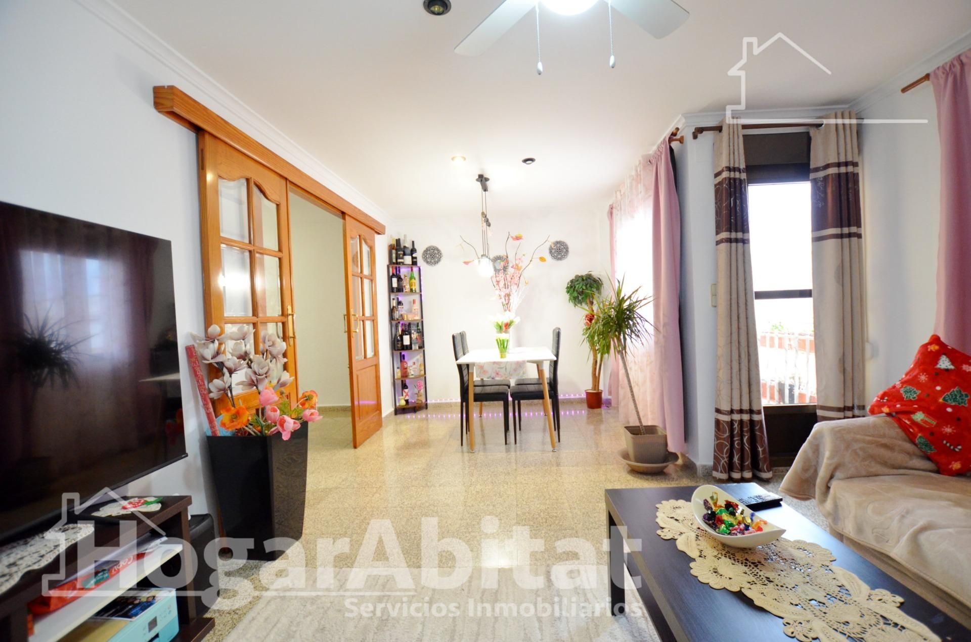 Living room of Flat for sale in Tavernes de la Valldigna  with Air Conditioner, Storage room and Furnished