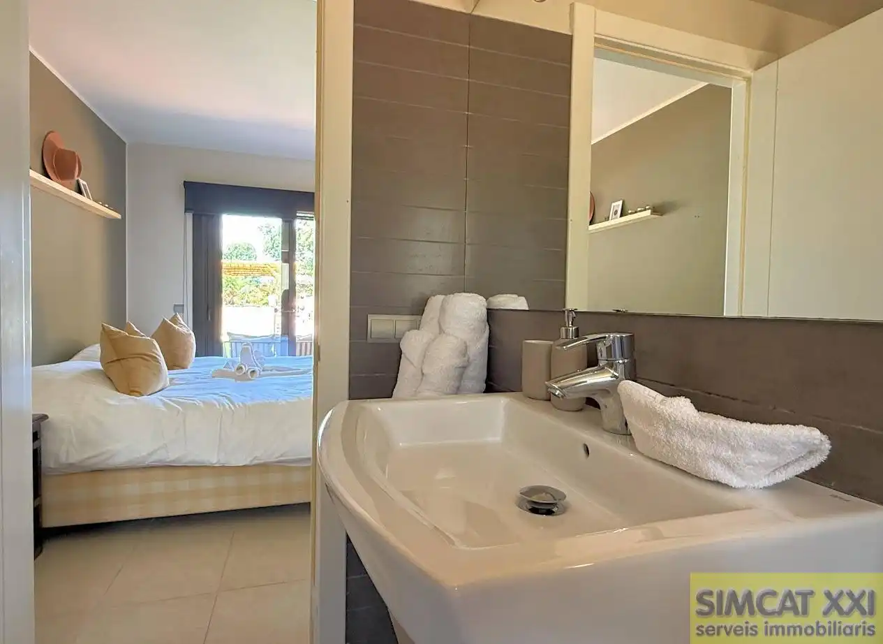 Casa amb piscina en venda a Navata, imagen 25
