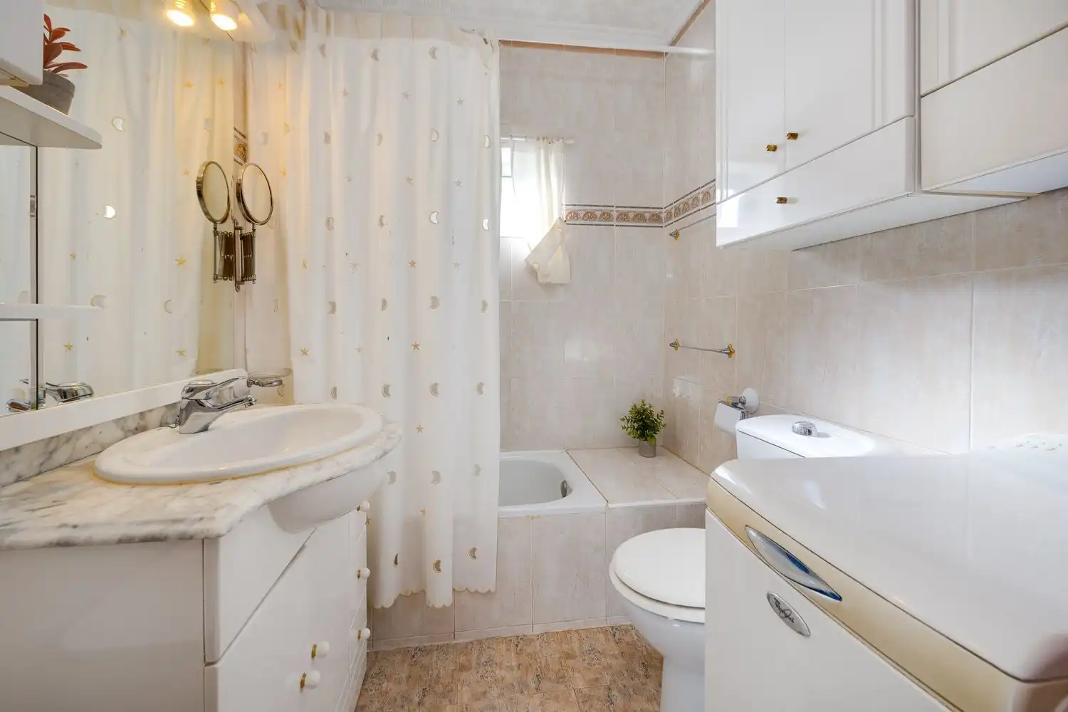 Baño de Casa adosada en venta en Torrevieja con Aire acondicionado, Calefacción y Jardín privado