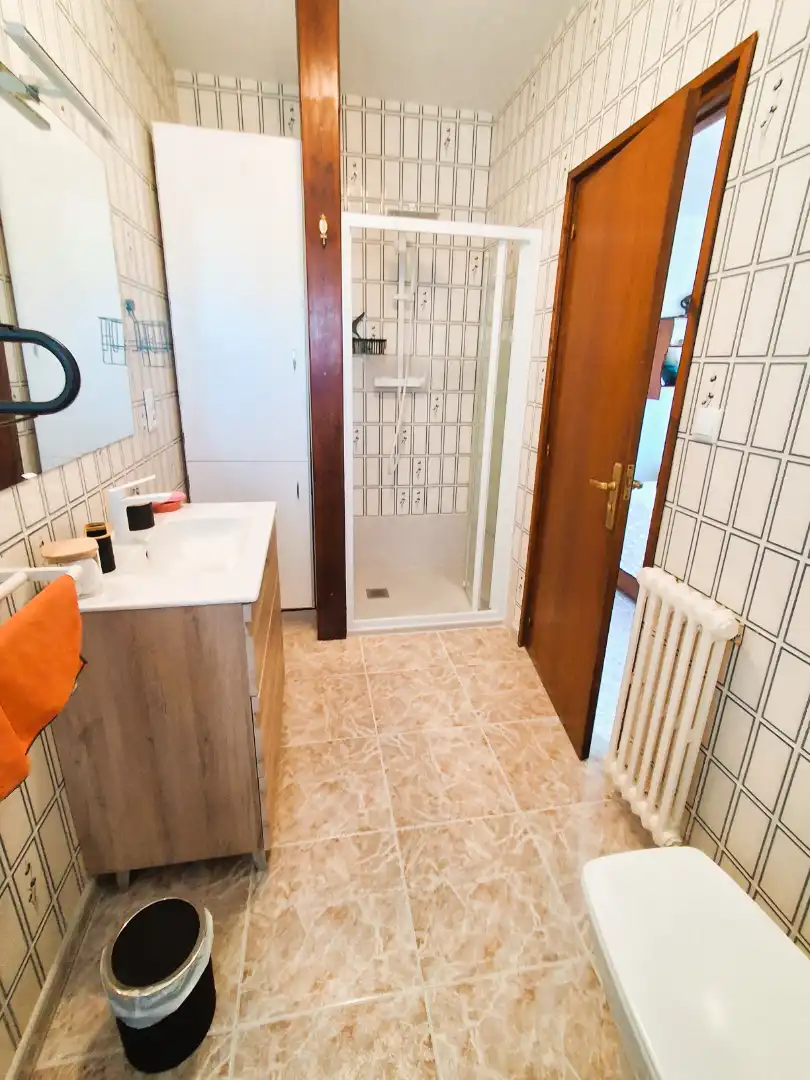 Badezimmer von Haus oder Chalet zum Verkauf in Mont-roig del Camp mit Klimaanlage, Heizung und Privatgarten