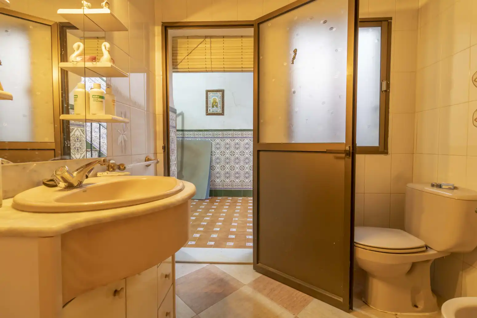 Badezimmer von Einfamilien-Reihenhaus zum Verkauf in Brenes mit Terrasse, Möbliert und Balkon
