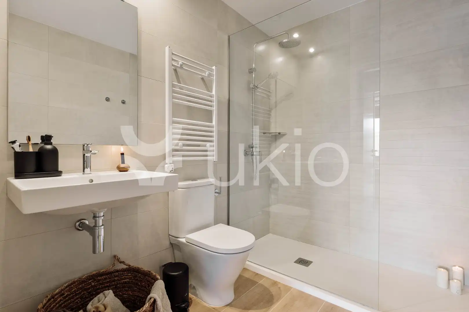 Baño de Apartamento de alquiler en Barcelona con Aire acondicionado, Calefacción y Amueblado