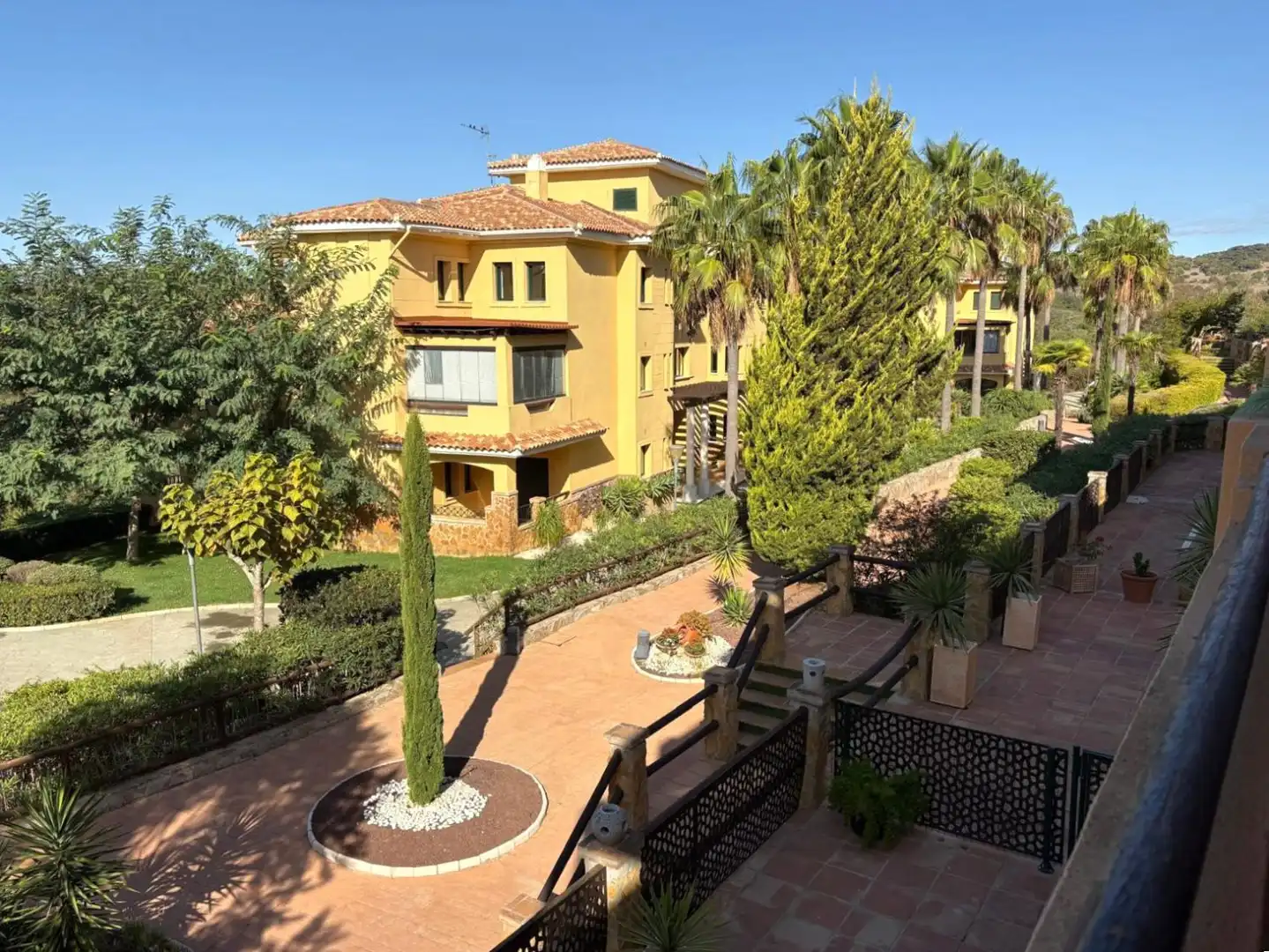 Vista exterior de Apartament de lloguer en Sotogrande amb Aire condicionat, Calefacció i Terrassa