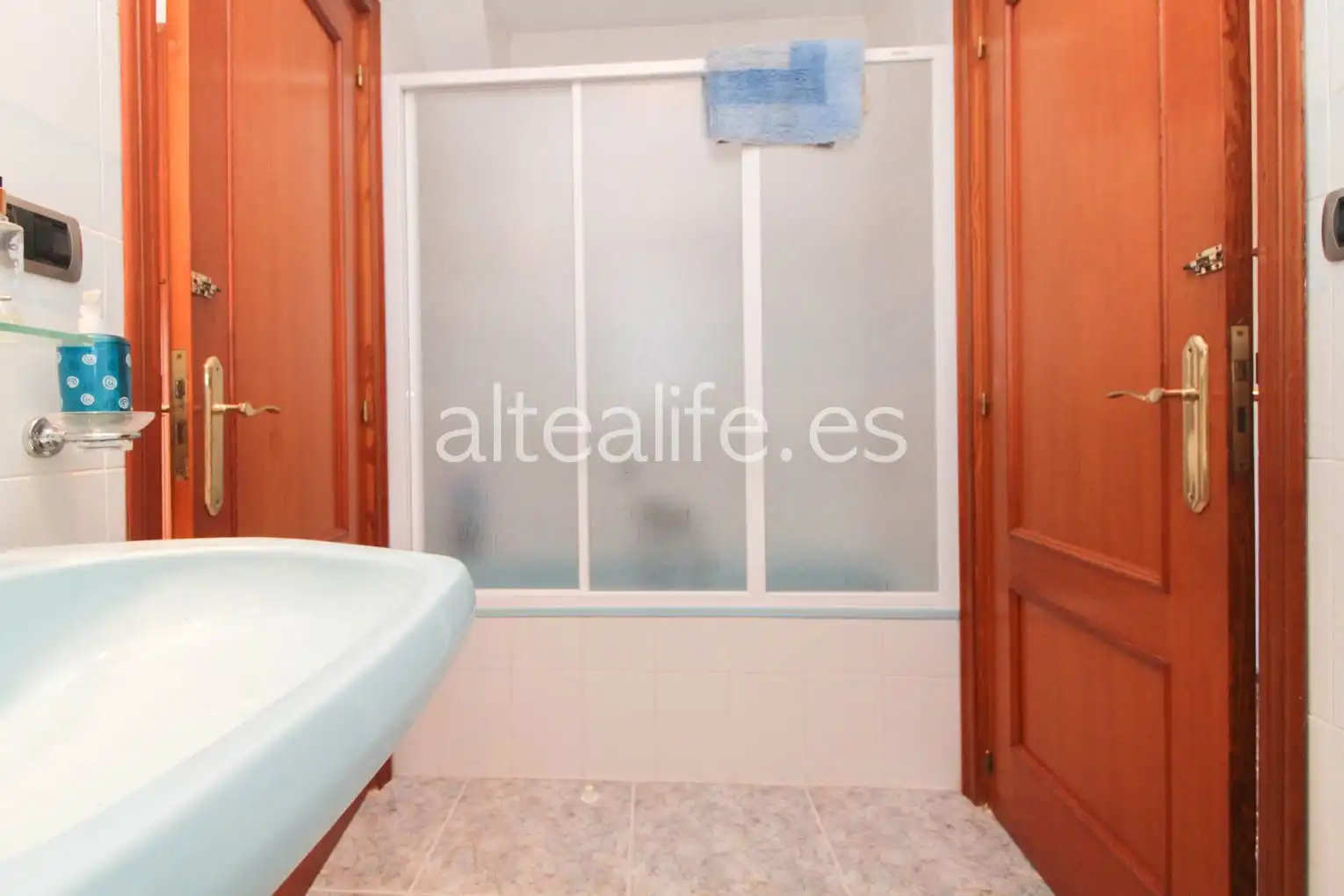 Baño de Casa o chalet en venta en L'Alfàs del Pi con Aire acondicionado, Calefacción y Jardín privado