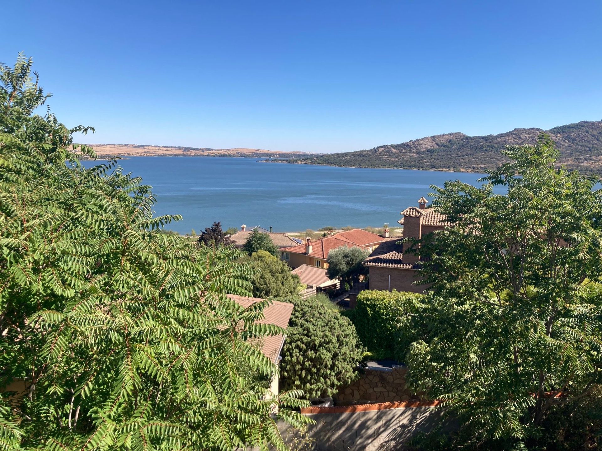 Vista exterior de Casa o xalet en venda en Manzanares El Real amb Moblat, Forn i Rentadora