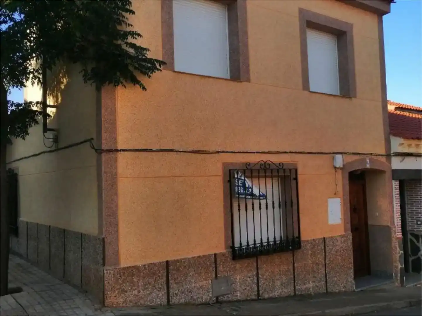 Vista exterior de Casa adosada en venda en San Carlos del Valle, Ciudad Real