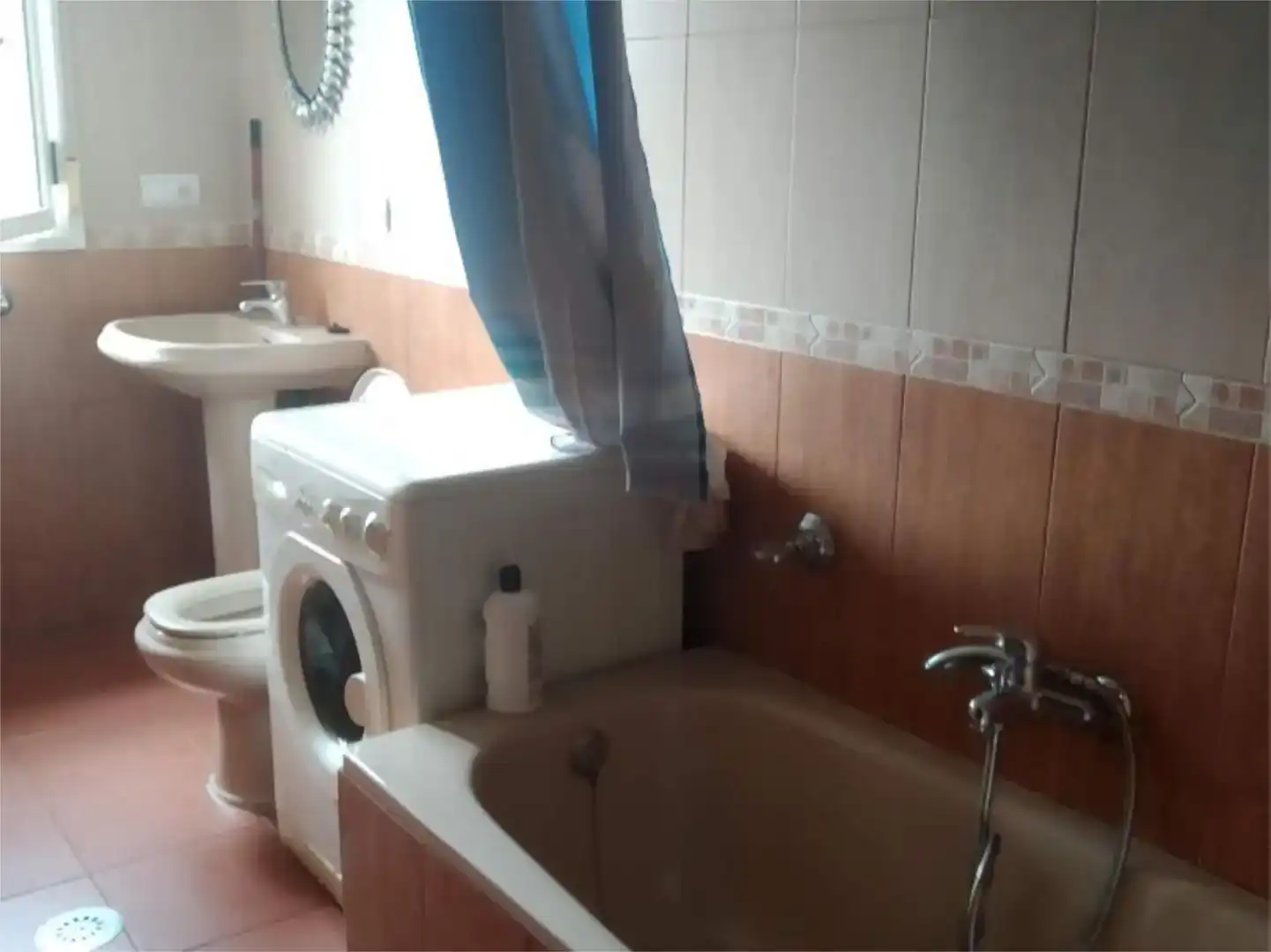 Bany de Apartament en venda en O Barco de Valdeorras   amb Traster i Moblat