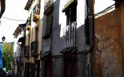 Vista exterior de Casa adosada en venda en Villafranca del Bierzo amb Calefacció, Jardí privat i Parquet