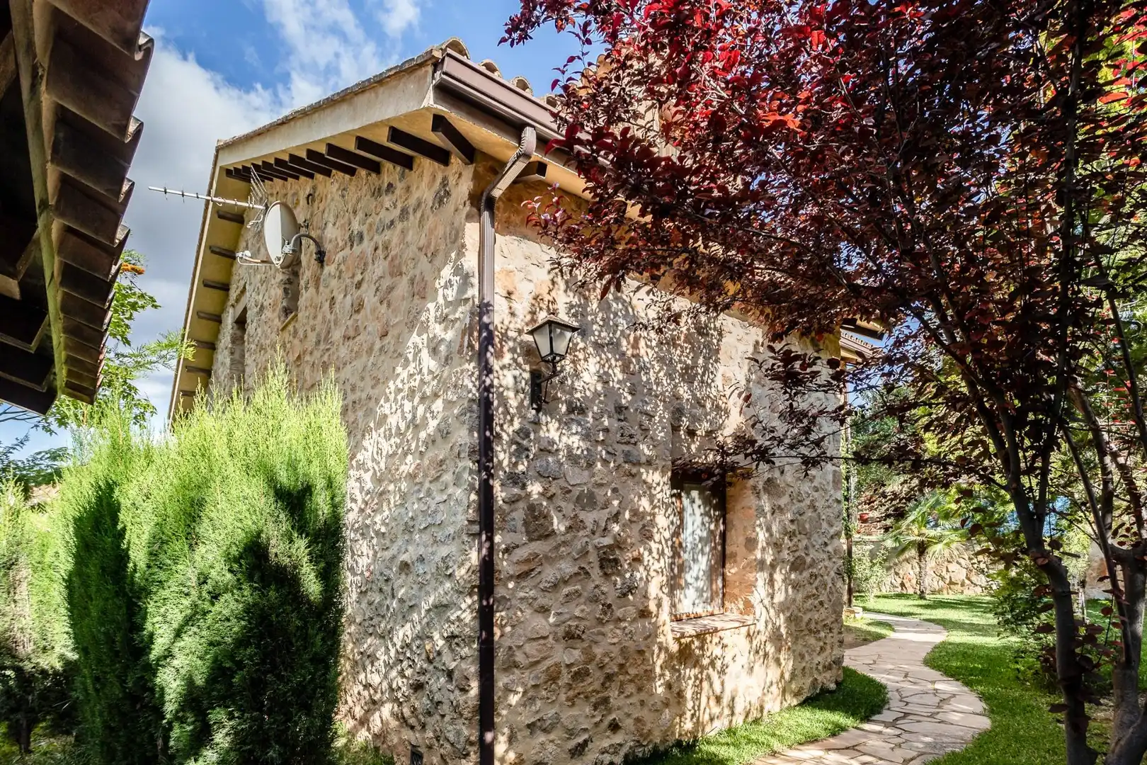 Vista exterior de Casa o xalet en venda en Pedralba amb Aire condicionat, Calefacció i Jardí privat
