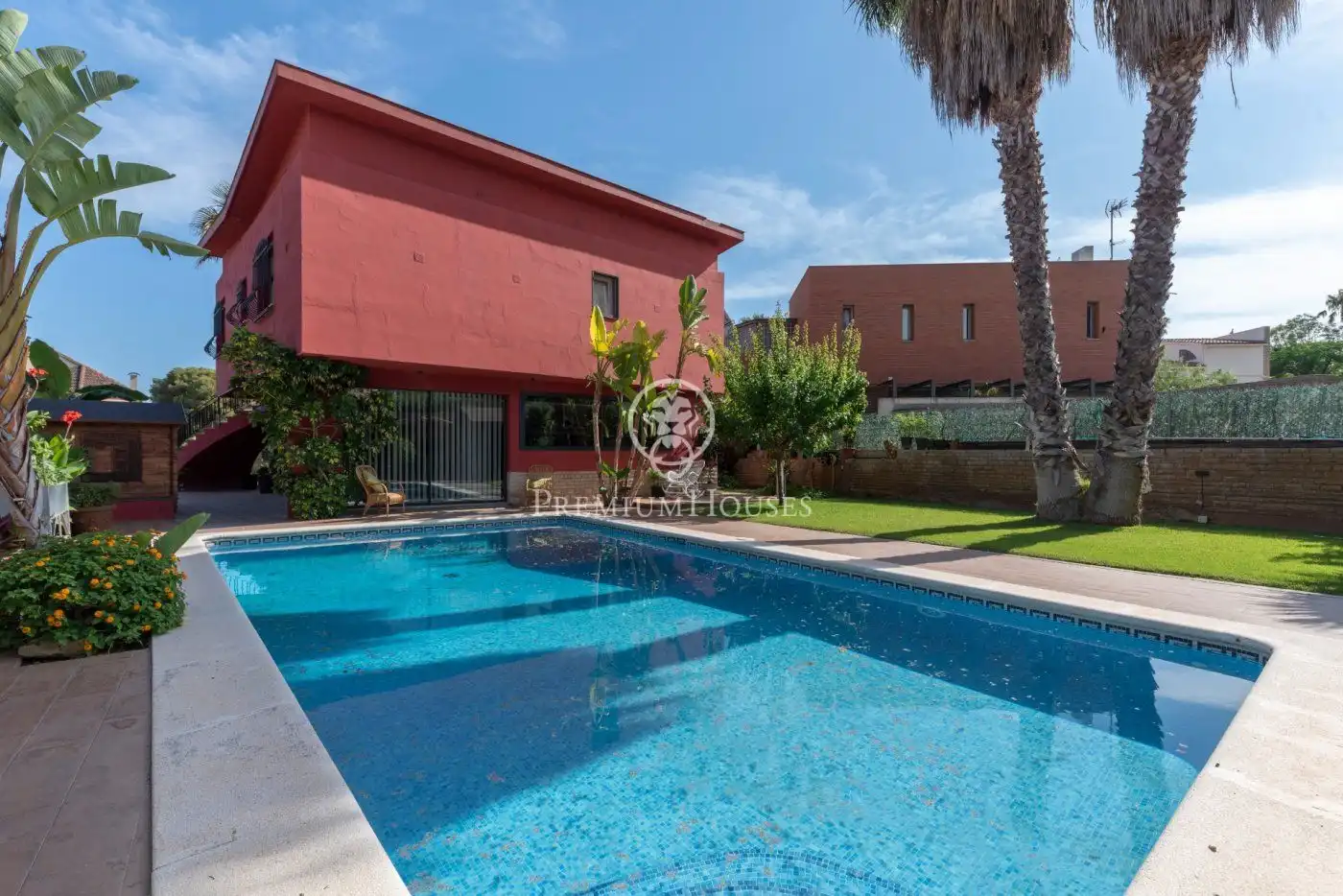 Exterior view of Houses for sale in Vilanova i la Geltrú  with Air Conditioner, Heating and Private garden