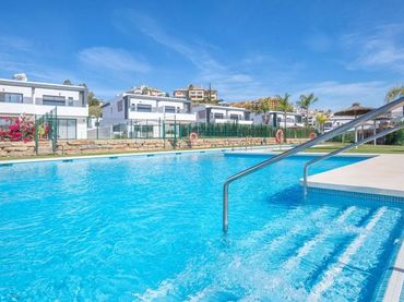 Villa avec balcon à vendre à Avenida Parque Selwo 18