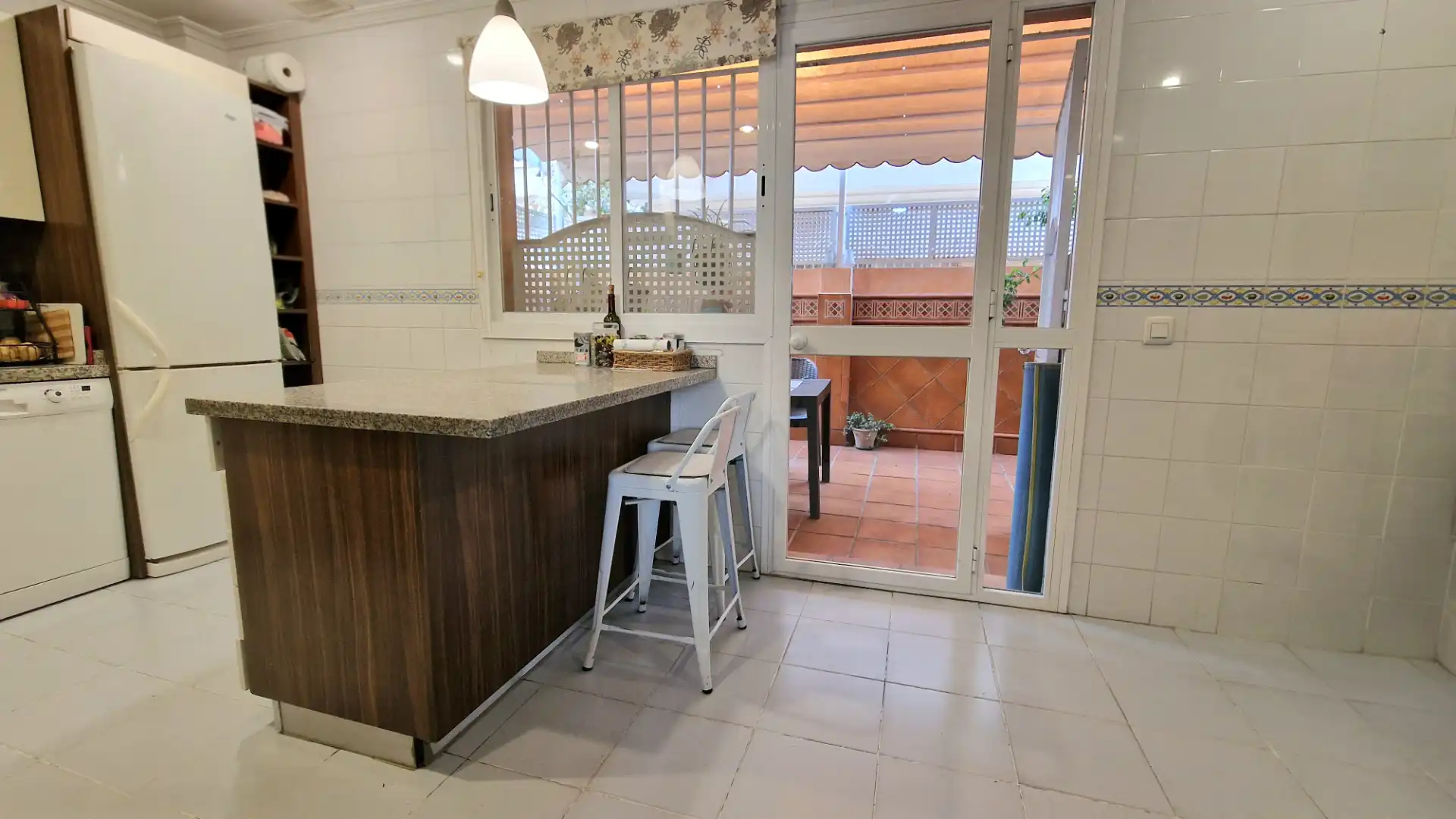 Cocina de Casa adosada en venta en Mairena del Aljarafe con Aire acondicionado