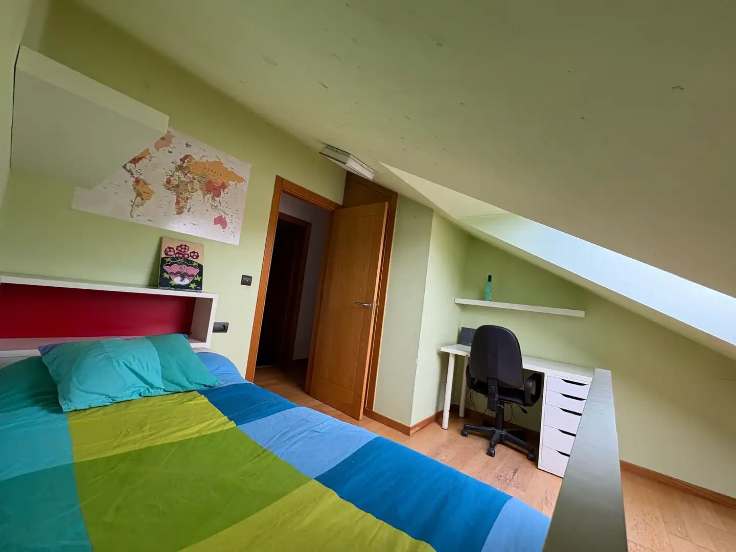 Schlafzimmer von Maisonette zum Verkauf in Santiago de Compostela  mit Heizung, Parkett und Abstellraum