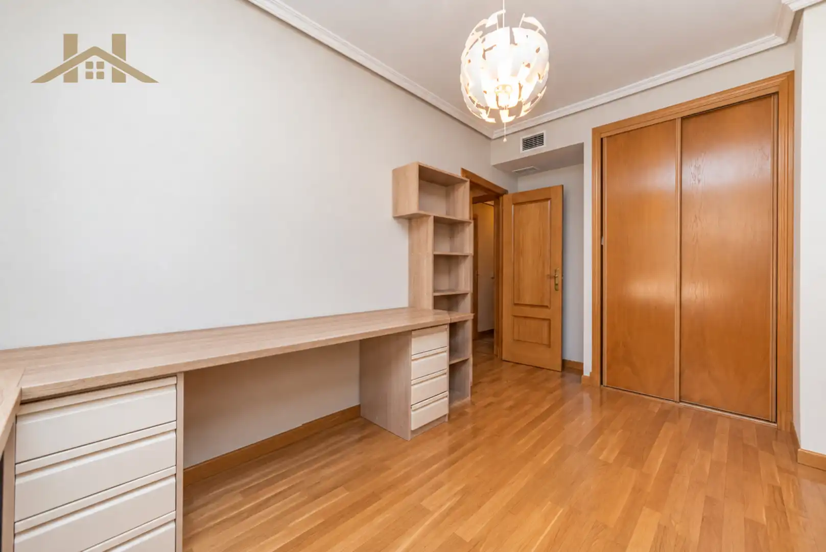 Habitación de Casa adosada en venta en Majadahonda con Aire acondicionado, Calefacción y Jardín privado