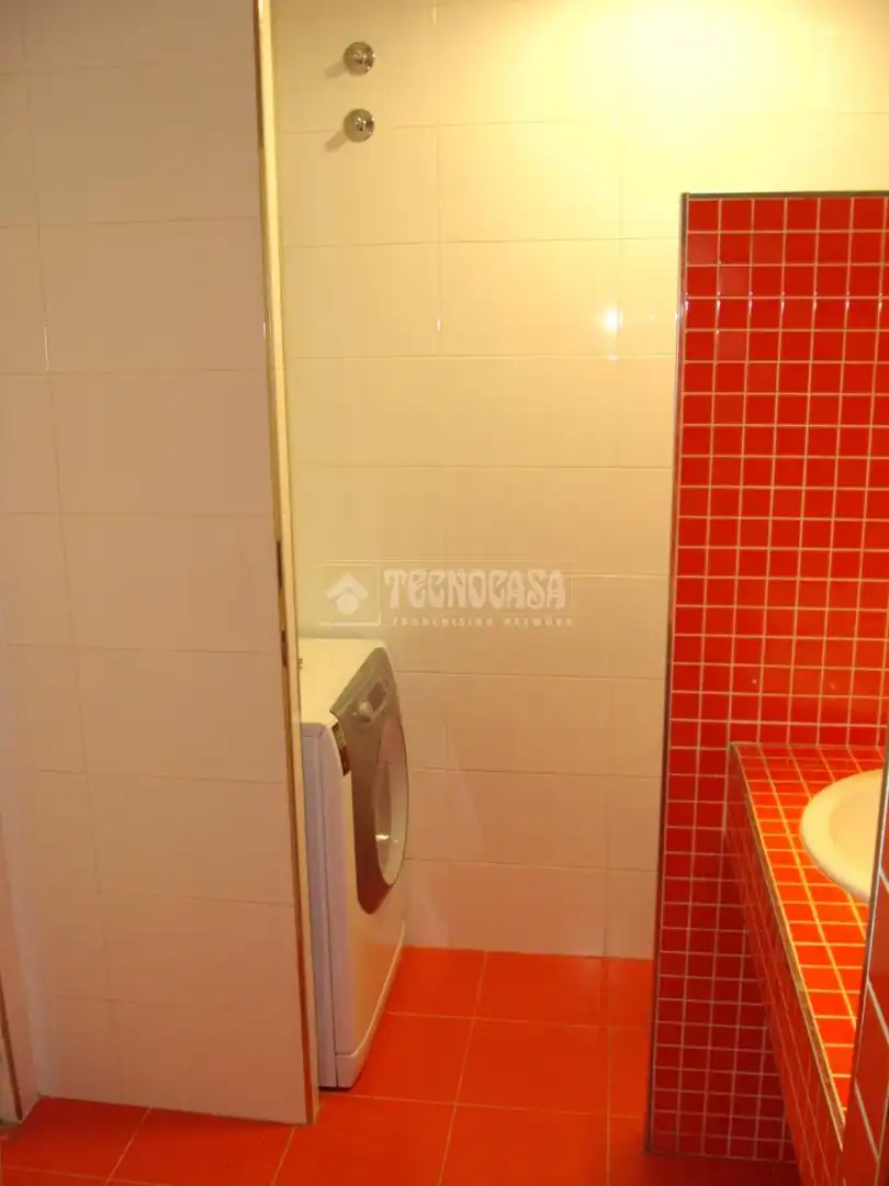 Bany de Edifici en venda en Madrid amb Alarma