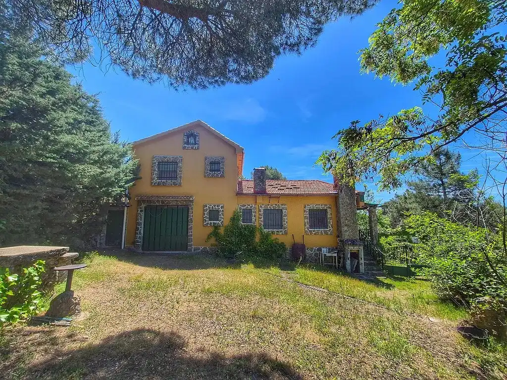 Vista exterior de Casa adosada en venta en Santa María de la Alameda con Jardín privado y Terraza