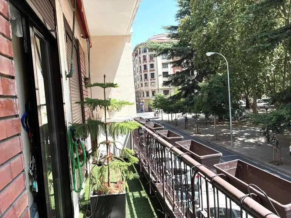 Terrassa de Pis en venda en  Pamplona / Iruña amb Aire condicionat, Calefacció i Balcó