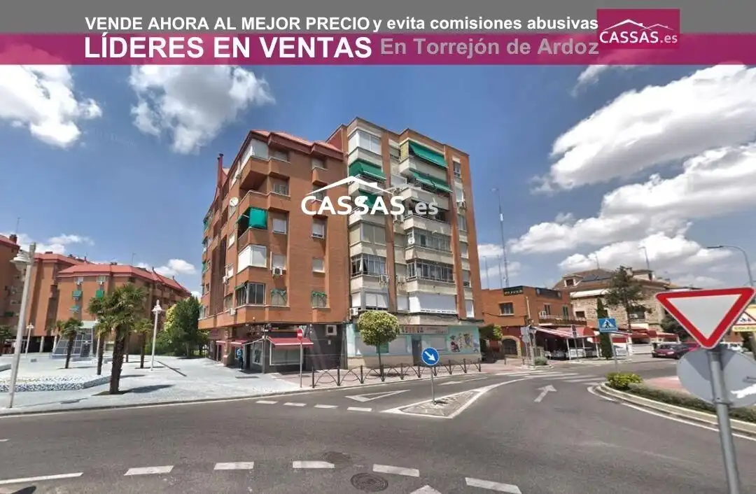 Vista exterior de Casa o chalet en venta en Torrejón de Ardoz con Calefacción y Terraza