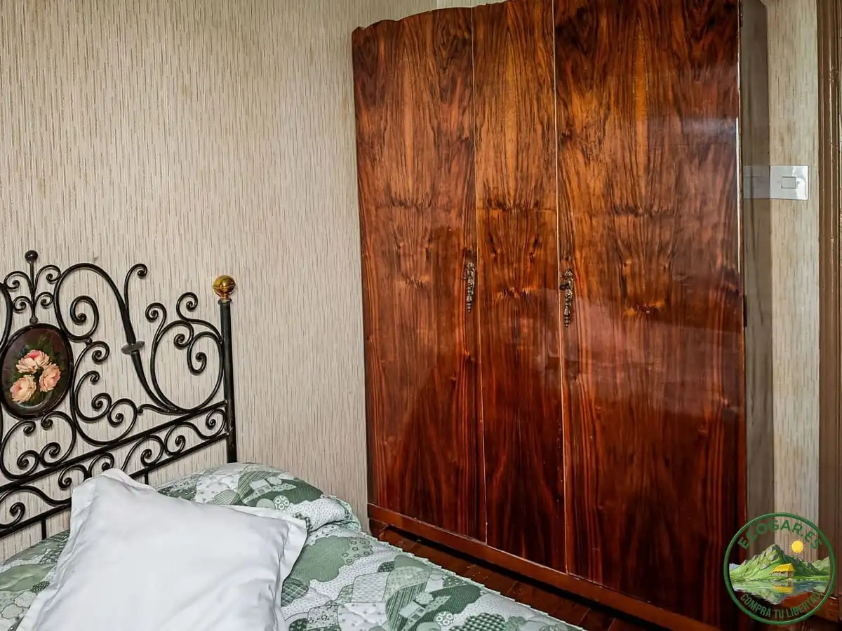 Dormitori de Casa o xalet en venda en Vega de Valcarce amb Calefacció, Jardí privat i Parquet