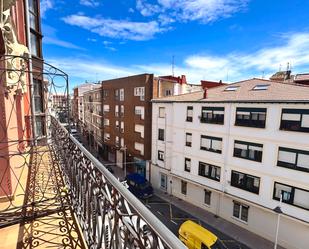 Vista exterior de Pis de lloguer en Castro-Urdiales amb Balcó