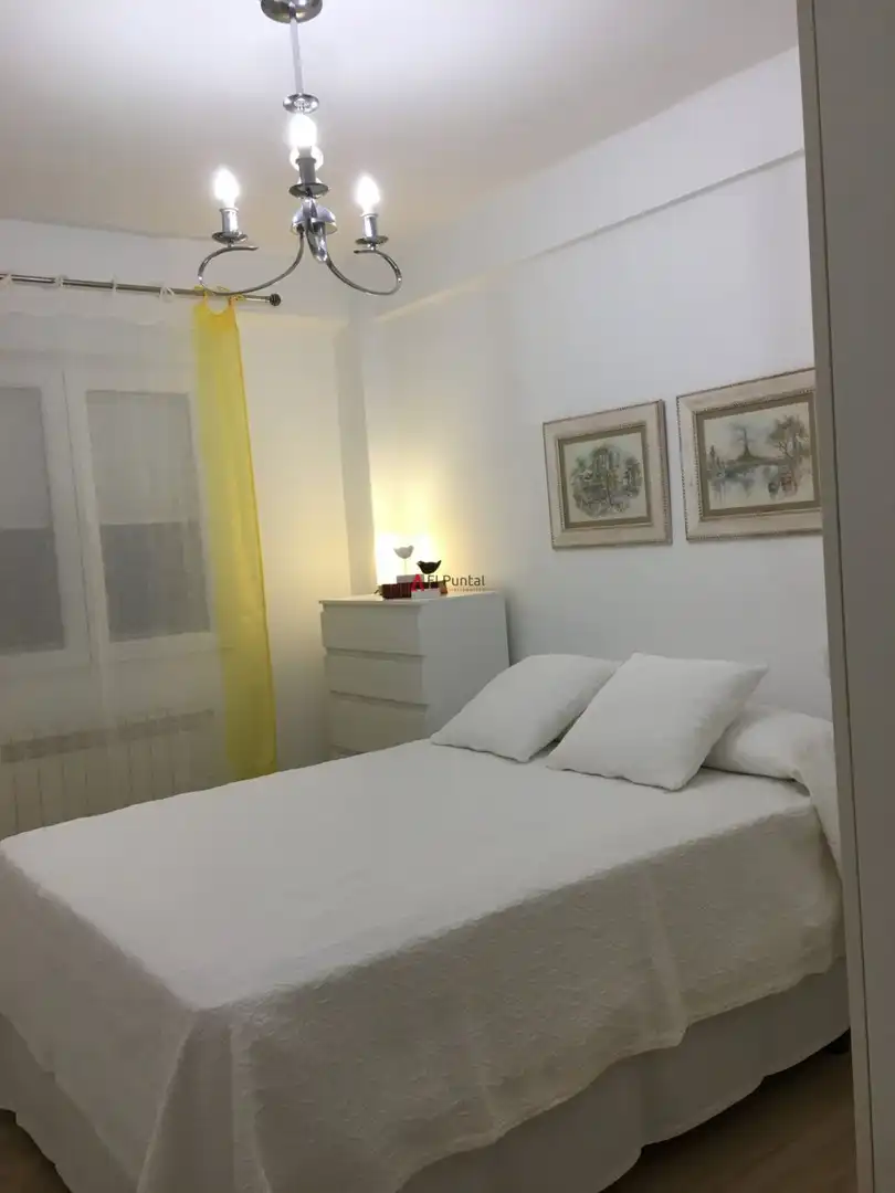 Dormitori de Pis de lloguer en Santander amb Calefacció, Parquet i Moblat