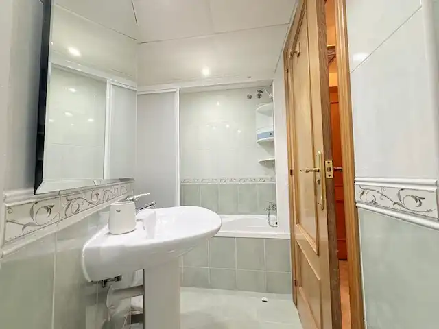Baño de Piso en venta en Castellón de la Plana / Castelló de la Plana con Aire acondicionado