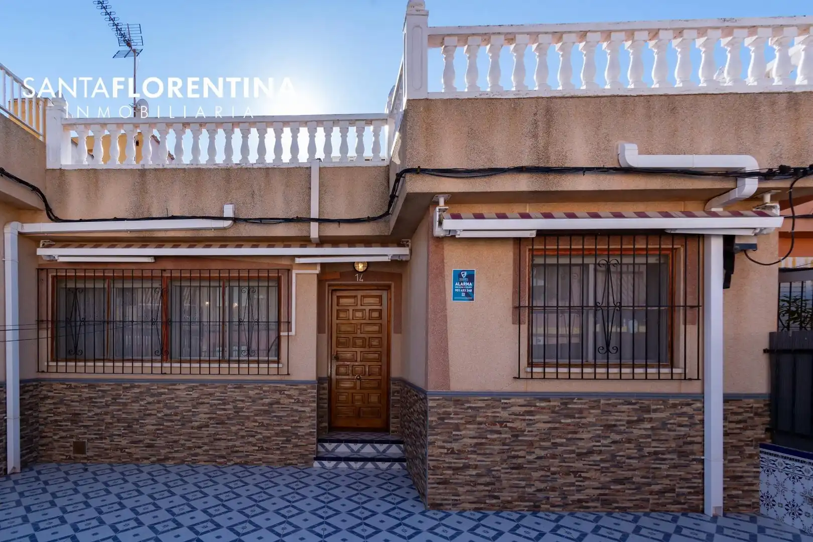 Vista exterior de Casa adosada en venda en Cartagena amb Aire condicionat, Jardí privat i Terrassa