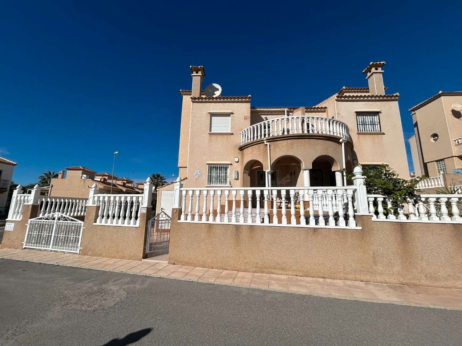 Vista exterior de Dúplex en venta en Orihuela con Aire acondicionado, Calefacción y Terraza