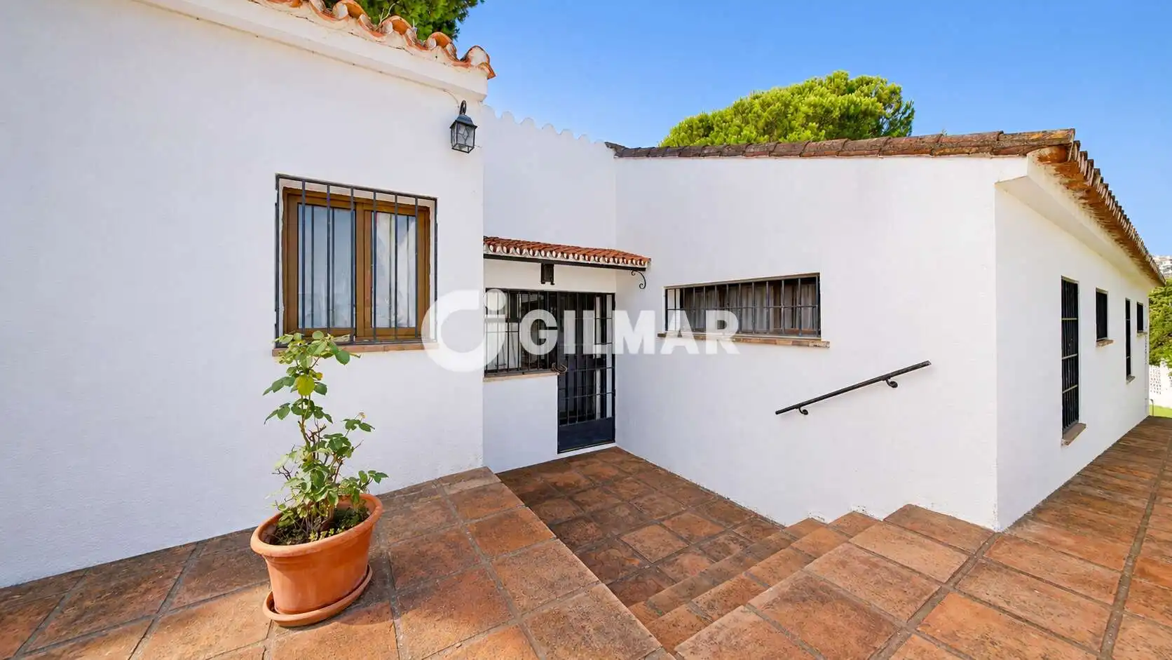 Detached house with pool for sale in Mijas pueblo