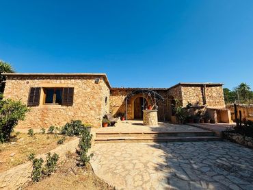 Maison rustique avec piscine à vendre à ma-5120