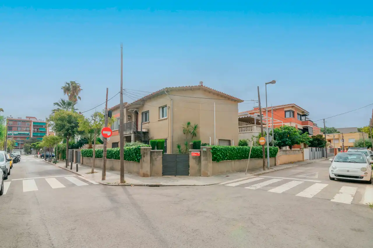 Vista exterior de Casa o xalet en venda en Gavà amb Aire condicionat, Calefacció i Terrassa