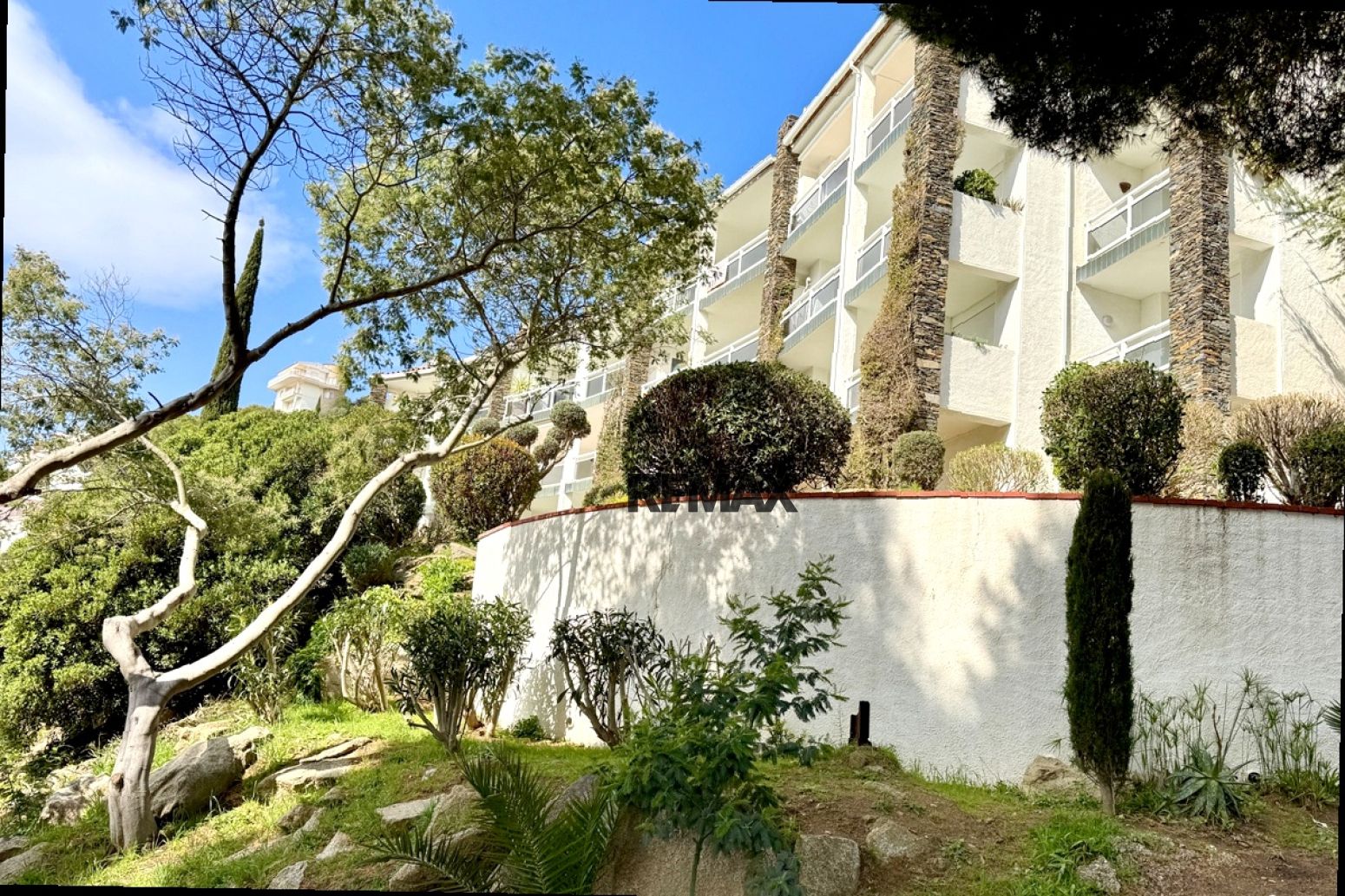 Vista exterior de Pis en venda en Roses amb Calefacció i Balcó