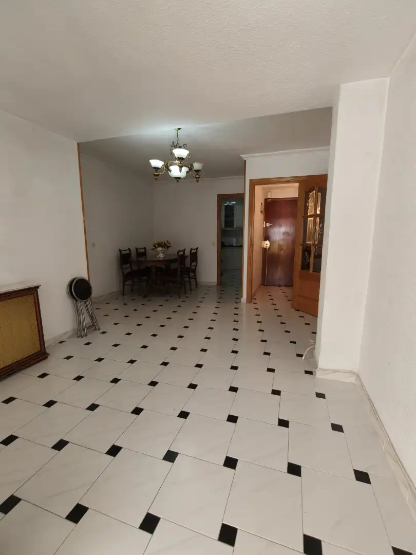 Comedor de Piso en venta en Alcorcón con Calefacción, Terraza y Piscina comunitaria