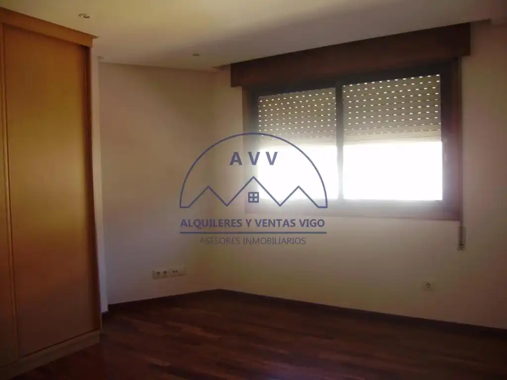 Habitación de Piso de alquiler en Vigo  con Parquet