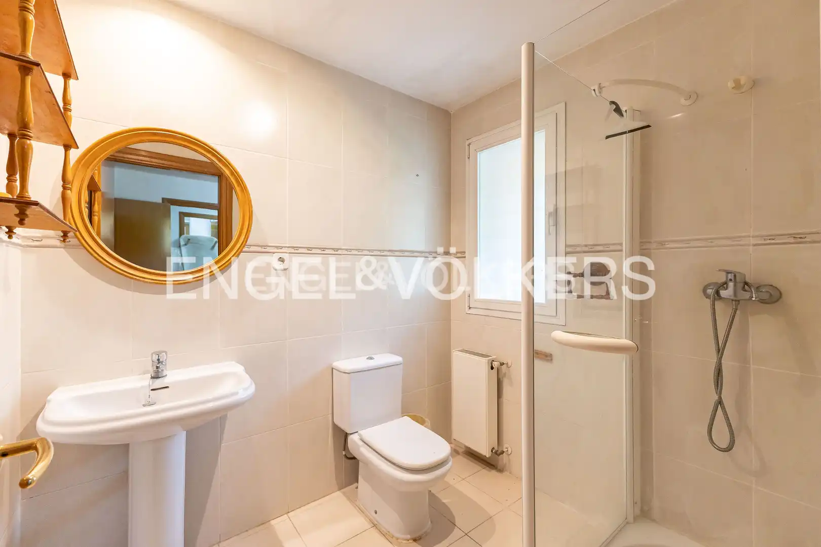 Bathroom of Houses for sale in Majadahonda  with Air Conditioner, Heating and Private garden