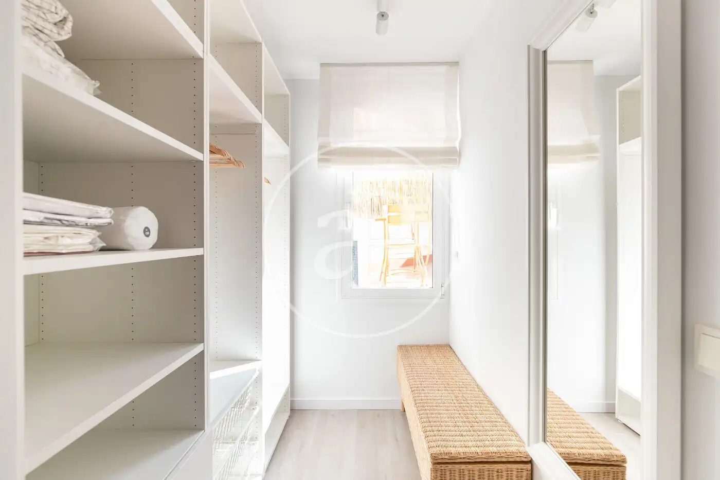 Wohnung zum Verkauf in Barcelona mit Klimaanlage, Heizung und Terrasse