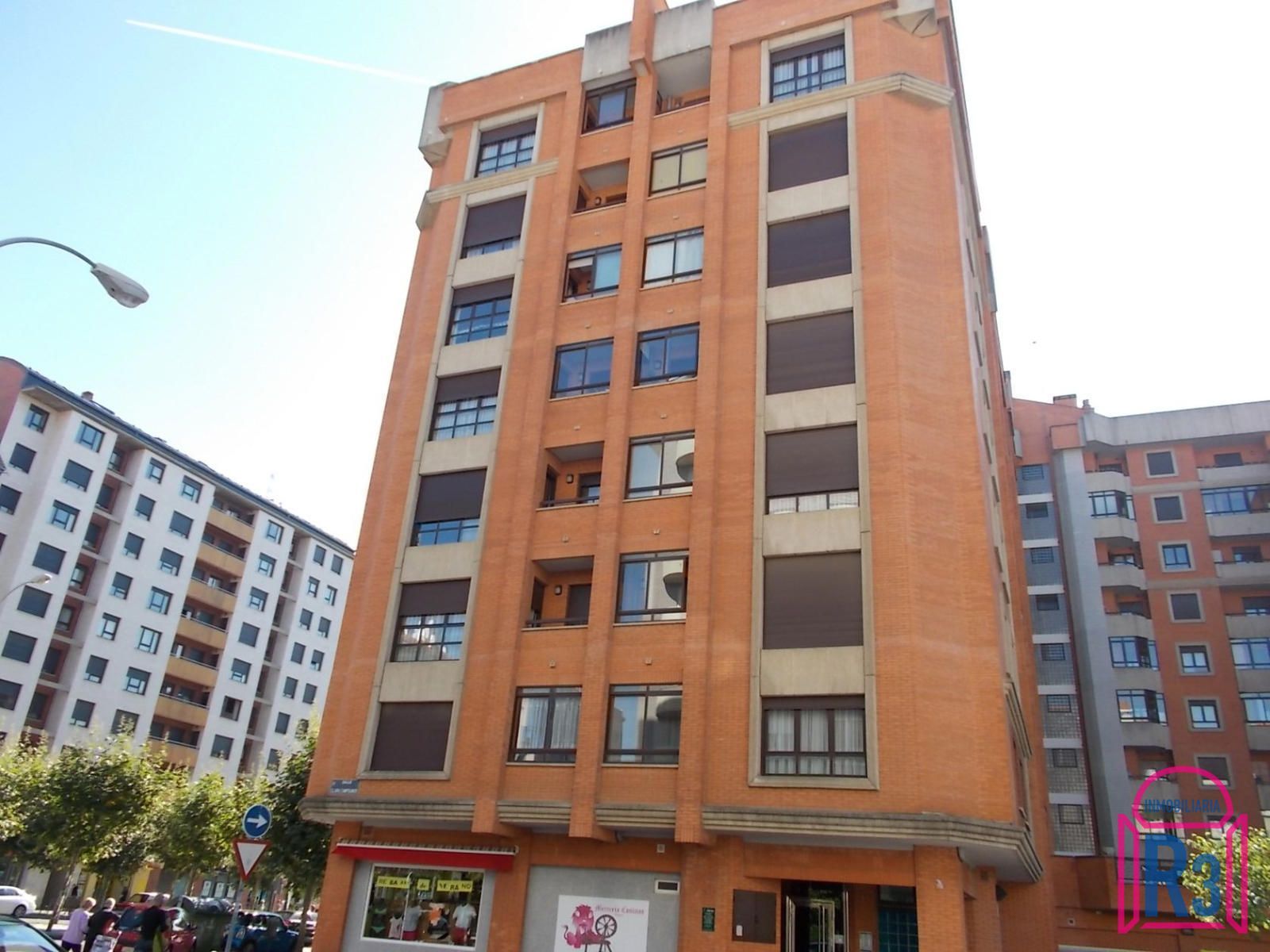 Vista exterior de Apartamento de alquiler en León Capital  con Calefacción, Terraza y Amueblado