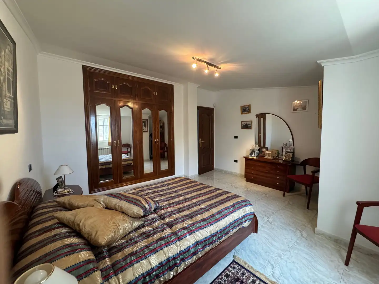Habitación de Casa adosada en venta en Valoria la Buena con Calefacción, Jardín privado y Parquet