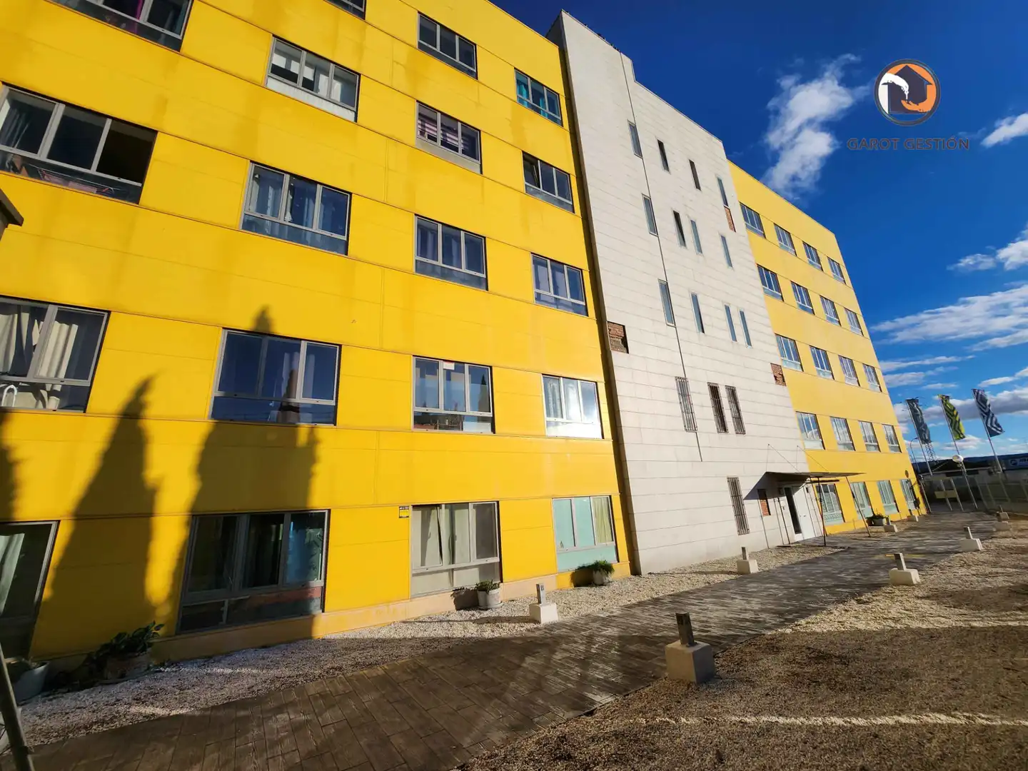 Vista exterior de Estudi en venda en Guadalajara amb Aire condicionat, Calefacció i TV