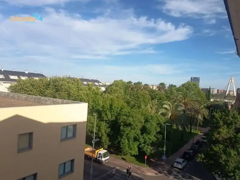 Vista exterior de Apartament de lloguer en Badajoz amb Aire condicionat, Calefacció i Jardí privat