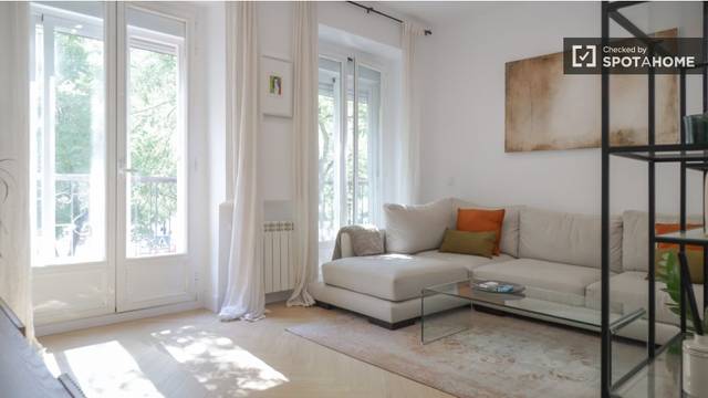 Piso en Alquiler en Ríos Rosas - Nuevos Ministerios