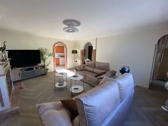 Sala de estar de Casa o chalet en venta en Alhaurín El Grande con Aire acondicionado, Jardín privado y Piscina